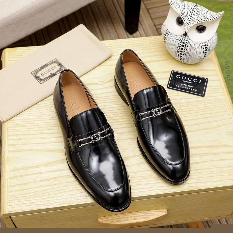 G*u*i leather shoes